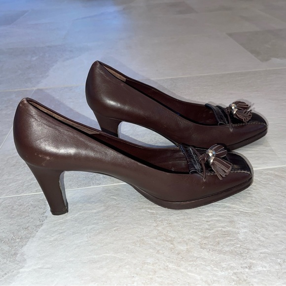 Ferragamo Ladies Leather Brown Tassel Croc 3” Block Heels Pumps 9.5 - Picture 8 of 14